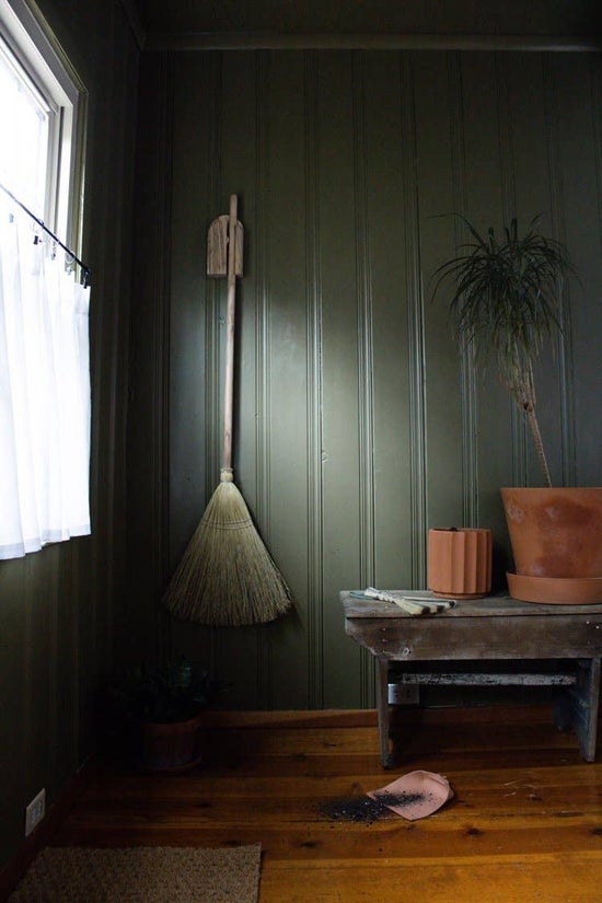 Dutch Broom Hanger | Maple