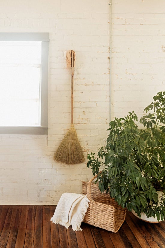 Dutch Broom Hanger | Maple